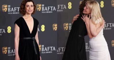 Fernanda Torres é recebida por Pamela Anderson no tapete vermelho do BAFTA