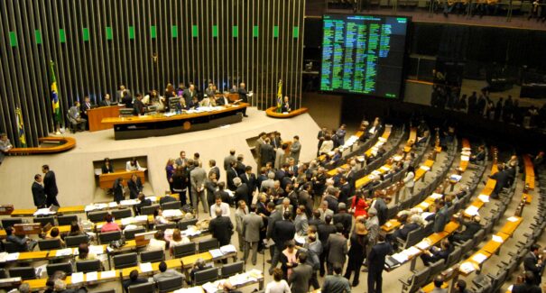 Projeto de Lei propõe limite de sigilo e exige transparência de gastos públicos