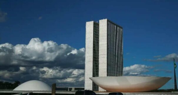 Homem tenta entrar armado na Câmara dos Deputados e é preso