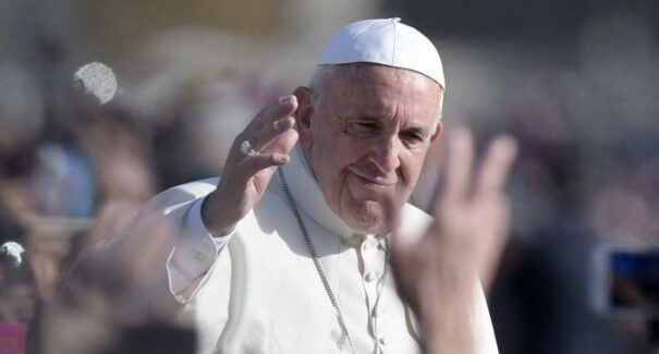 Papa Francisco terá alta no domingo(23) e planeja fazer aparição pública
