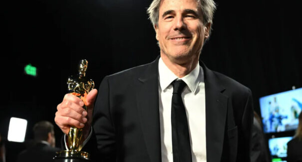 Na quinta tentativa, Brasil conquista primeira estatueta do Oscar