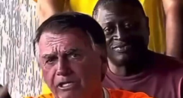 Bolsonaro chama mulheres petistas de “feias” e “incomíveis” em vídeo divulgado pelo seu filho