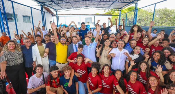 Governo do Maranhão entrega escolas reformadas no Tibiri e Cruzeiro do Anil