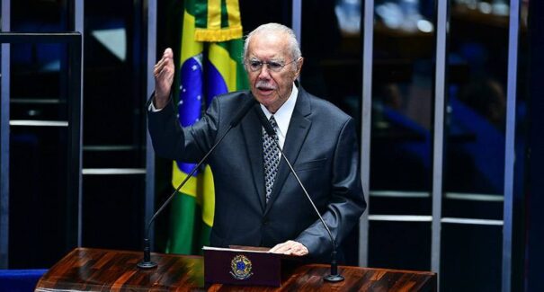 José Sarney testa positivo para covid aos 94 anos