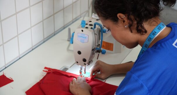 SENAI-MA oferece vagas gratuitas para cursos de Costureiro Sob Medida, Operador de Computador e Almoxarife