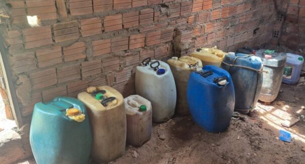 Galões de combustível para a venda ilegal são apreendidos na zona rural de São Luís