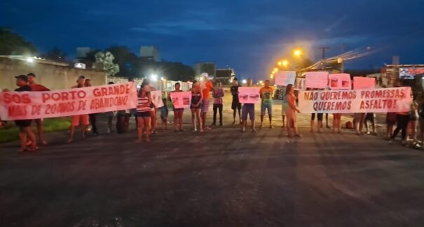 Moradores da zona rural de São Luís interditam estrada em protesto
