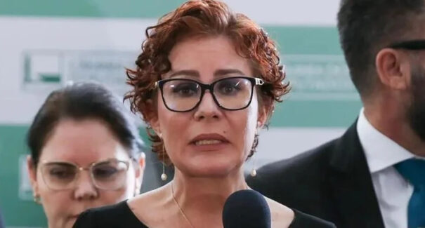 PGR pede prisão de Carla Zambelli e inclusão da deputada na lista da Interpol