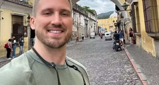 Influencer americano diz que foi espancado durante assalto no carnaval de Salvador