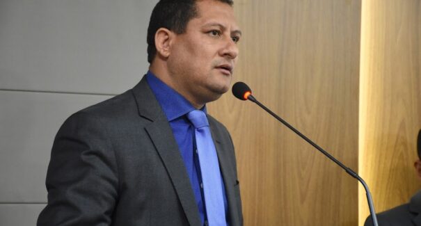 Vereador Marquinhos propõe criação de “banheiro neutro”