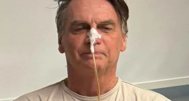 Bolsonaro deixa UTI após duas semanas internado
