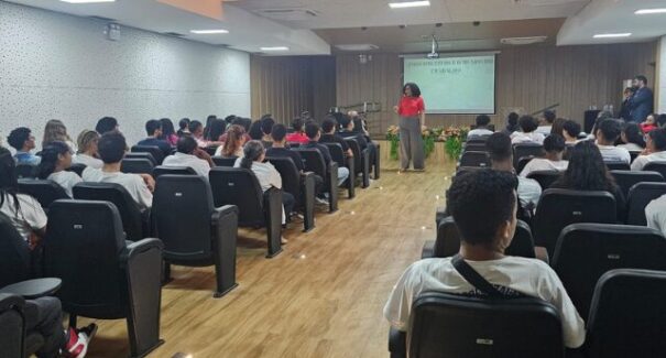 Comitê de Diversidade promove diálogo sobre preconceito no trabalho com jovens estudantes