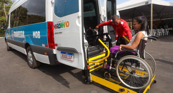 MOB oferece transporte gratuito para pessoas com deficiência assistirem a jogo no Castelão