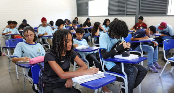 Estudantes nascidos em maio e junho recebem 1ª parcela do Pé-de-Meia