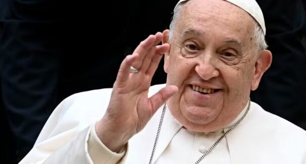 Causa da morte de Papa Francisco seria AVC, segundo imprensa italiana