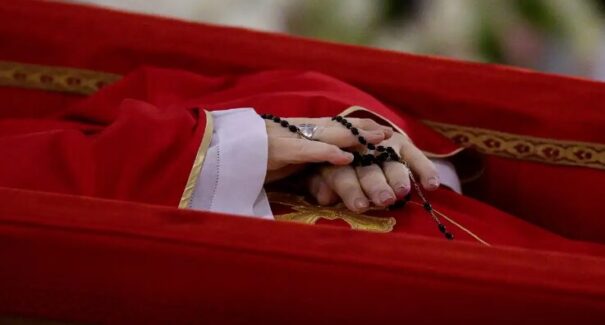 Papa Francisco: velório é aberto ao público no Vaticano