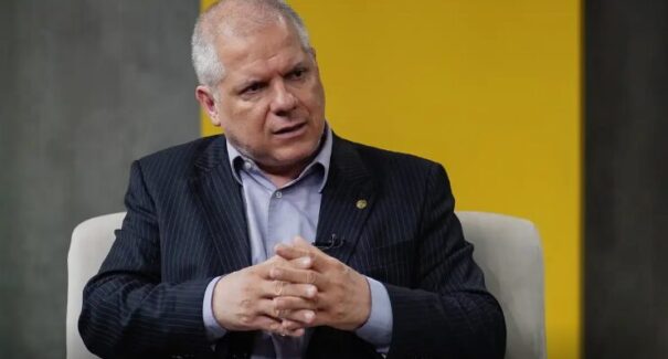 Justiça determina afastamento do presidente do INSS