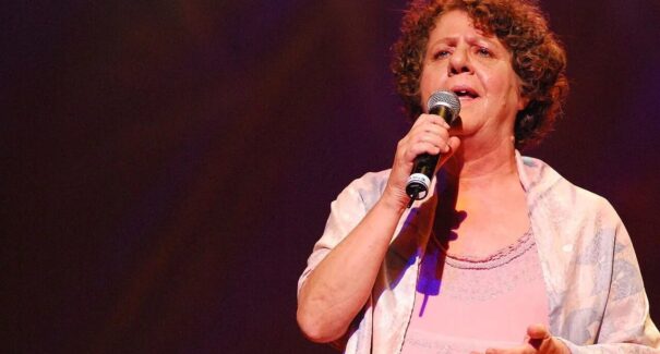 Morre a cantora Cristina Buarque, irmã de Chico Buarque