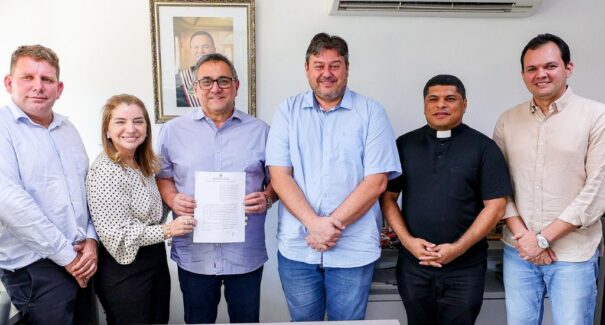 Iracema Vale participa de assinatura de projeto que beneficiará três municípios do Maranhão
