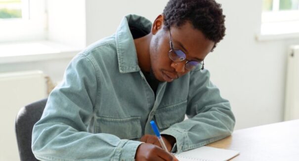 Programa que oferece bolsas de estudo a negros tem inscrição até dia 30 de Abril