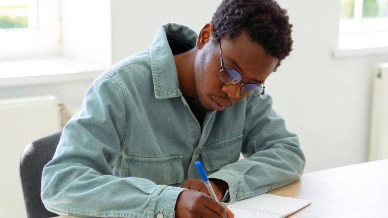 Programa que oferece bolsas de estudo a negros tem inscrição até dia 30 de Abril