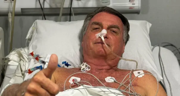 Jair Bolsonaro passa por novo procedimento nervoso para conter crises de soluço