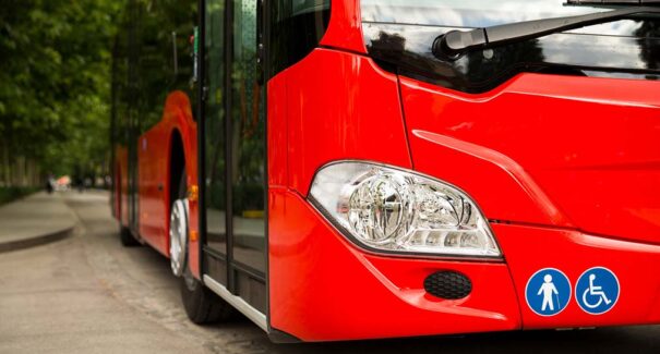 Governo oferece transporte para pessoas com deficiência participarem do espetáculo “Inclusão em Cena”