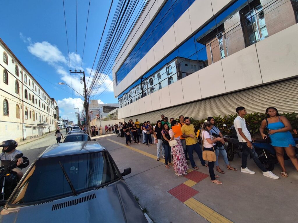 Mais de mil pessoas participaram do I Plantão de Vagas da Fribal em abril. (Foto: Divulgação)