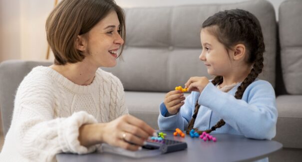 Familiares de pessoas com autismo: quem cuida de quem cuida?