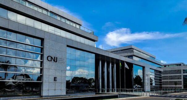 CNJ afasta desembargador por mensagens públicas de apoio a Bolsonaro