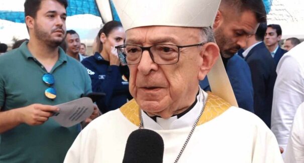 Dom Raymundo Damasceno diz não ter chance de ser escolhido papa