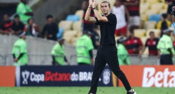 Flamengo enfrenta o Corinthians de olho na tabela