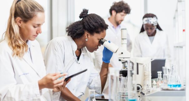 MEC lança exame nacional para avaliar qualidade de cursos de medicina anualmente