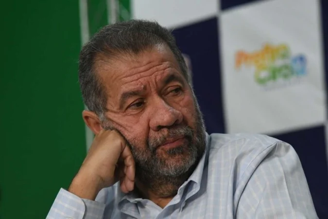 O ex-ministro destacou que seu nome não está entre os investigados no escândalo, e disse que vai continuar colaborando com o governo federal (Foto: Ed Alves/CB)