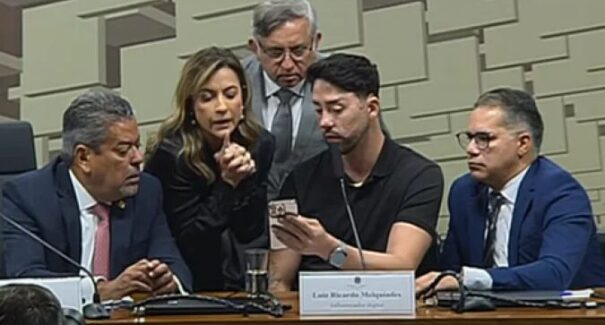 Influenciador Rico Melquiades joga “Tigrinho” durante CPI das Bets