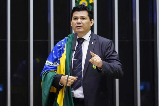 Gilvan teria quebrado o decoro parlamentar ao proferir ofensas contra a ministra da Secretaria de Relações Institucionais Gleisi Hoffmann (PT) (Foto: Zeca Ribeiro / Câmara dos Deputados)