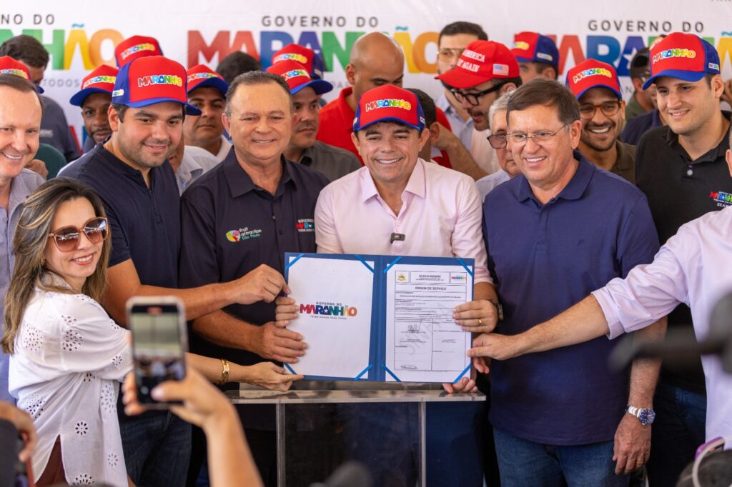 Em Balsas, governador Carlos Brandão entregou obras e assinou ordens de serviço para várias ações (Foto: Fernando dos Anjos)