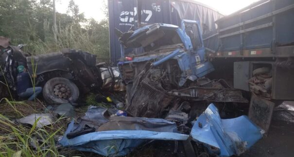 Acidente entre quatro veículos deixa motorista de caminhão gravemente ferido, em Codó