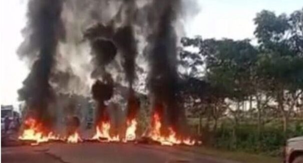 Moradores interditam MA-006 durante protesto por melhorias na via