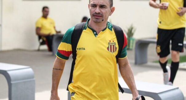 Ídolo da torcida, atacante Pimentinha deixa o time do Sampaio Corrêa
