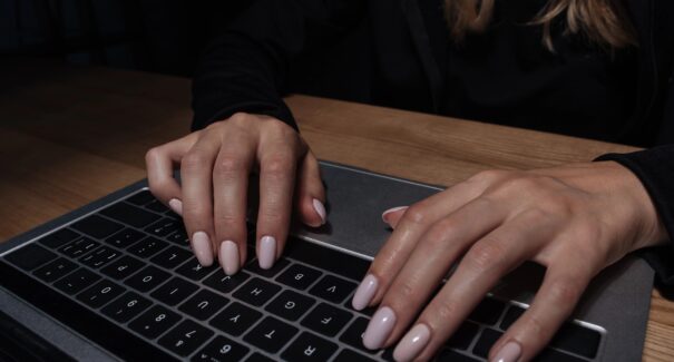 Segurança digital é uma via de mão dupla: como o Google e os usuários enfrentam juntos os golpes na internet