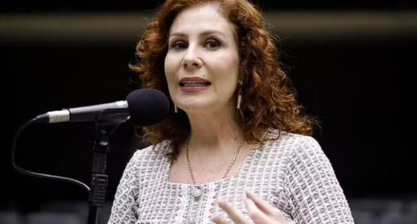 STF forma maioria para condenar Carla Zambelli a 10 anos de prisão