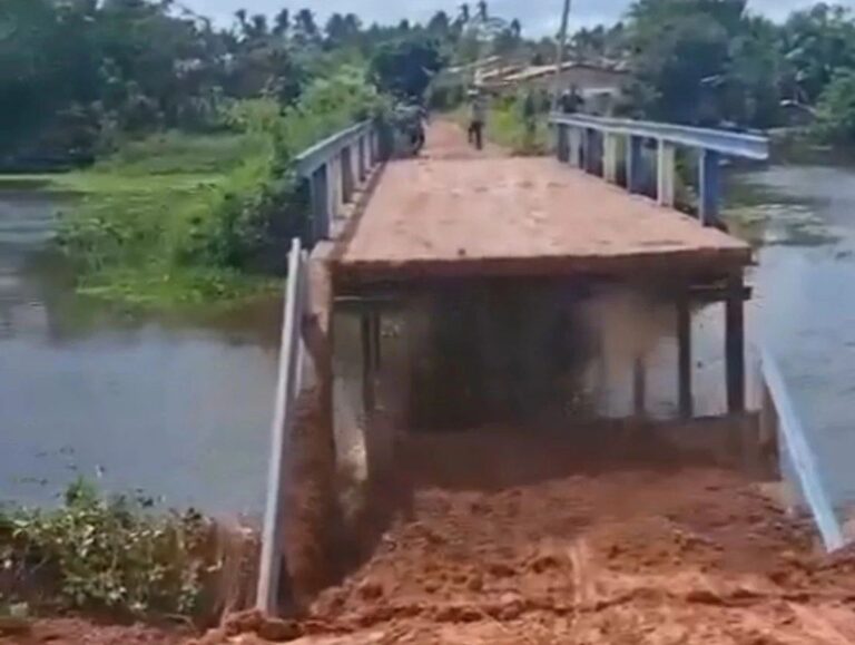 Cabeceira de ponte desaba e isola povoados na zona rural de Santa Inês