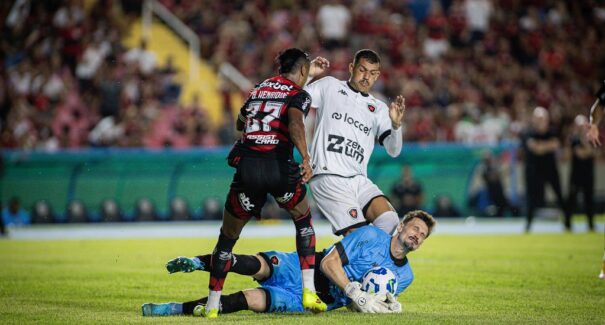 Flamengo pressiona, Botafogo-PB resiste, mas jovem de 17 anos decide