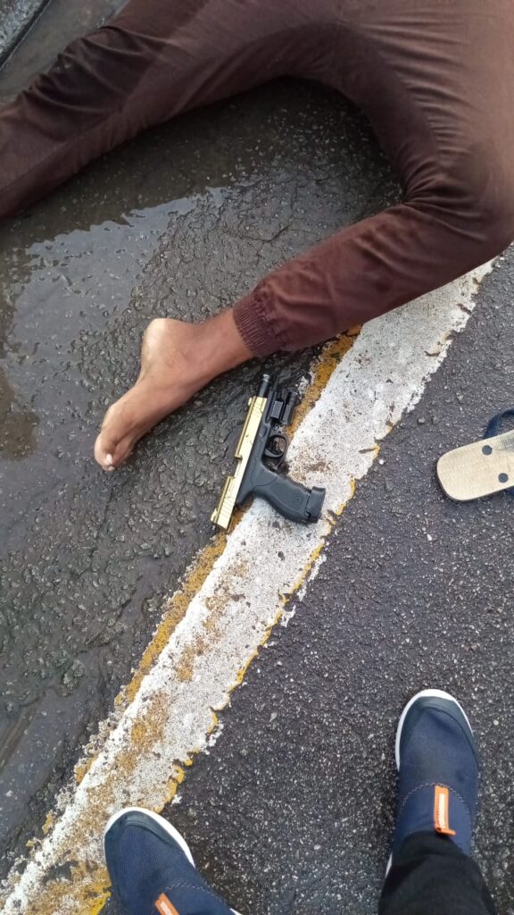 Policial militar reage a assalto e deixa criminoso gravemente ferido na Curva do 90