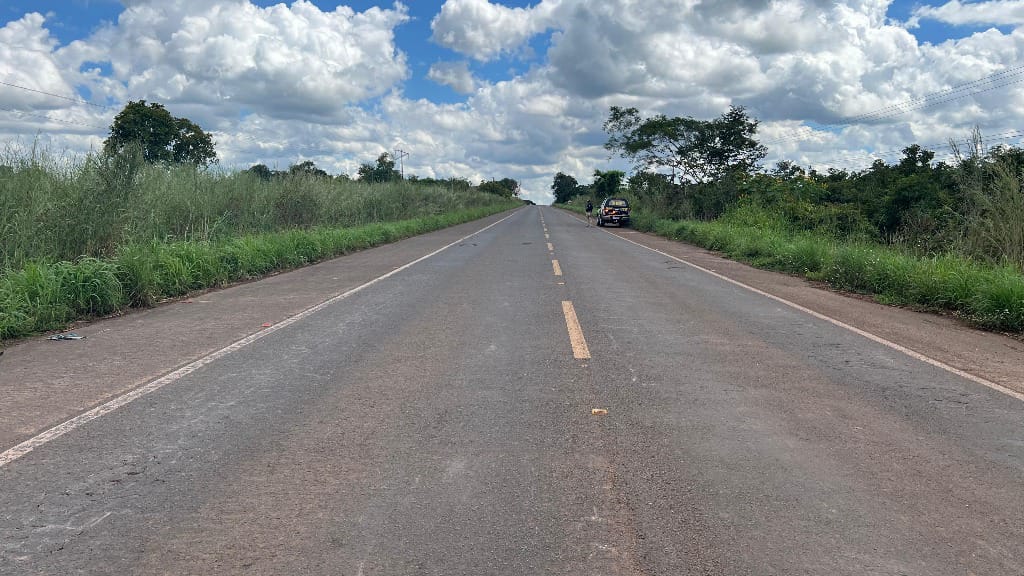 Imagem do acidente no km 39 da BR-010, queda de motocicleta (Foto: Divulgação / PRF-MA)