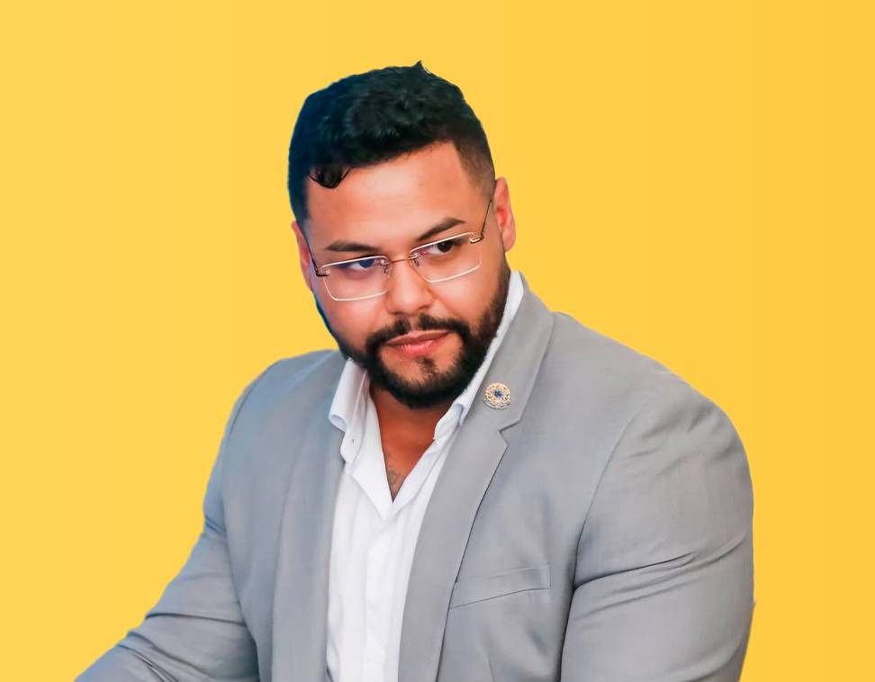O escândalo de fraudes bilionárias em benefícios previdenciários do INSS resultou na exoneração do gerente-executivo da autarquia em São Luís, Weslley Aragão Martins. (Foto: Reprodução)