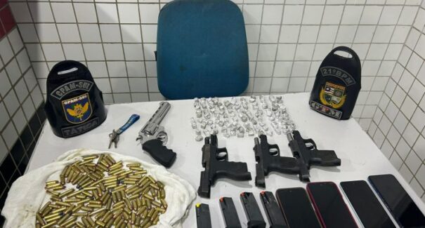 Mega operação policial resulta na prisão e apreensão de cinco suspeitos, armas e drogas