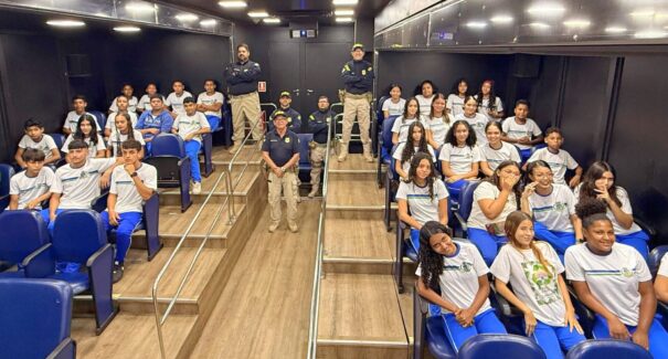 Cinema Rodoviário da PRF leva educação para o trânsito a estudantes em Morros (MA)