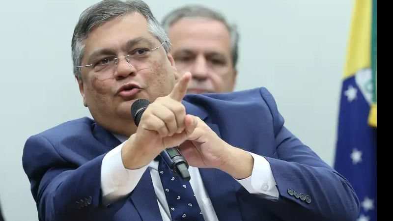 Ministro Flávio Dino aciona Justiça contra ataques em redes sociais